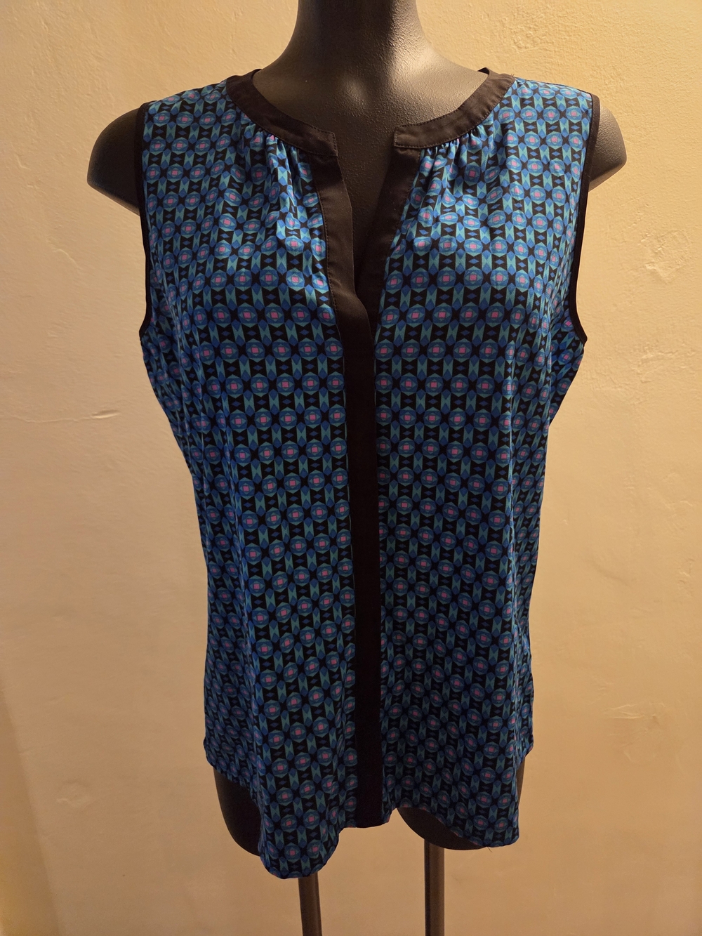 Calvin Klein Blue Geometric Sleeveless Split-Neck Camisole